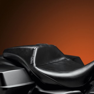 LE PERA OUTCAST SMOOTH FULL LENGTH SEAT HARLEY TOURING 08-21