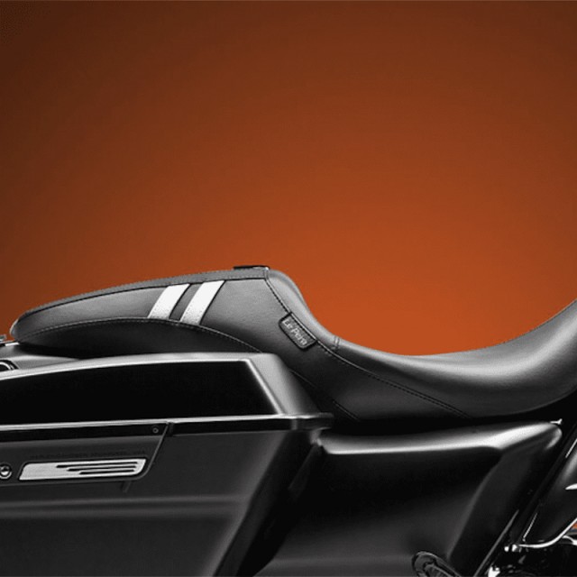LE PERA OUTCAST GT SEAT WITH BACKREST HARLEY TOURING 08-21 - SIDE
