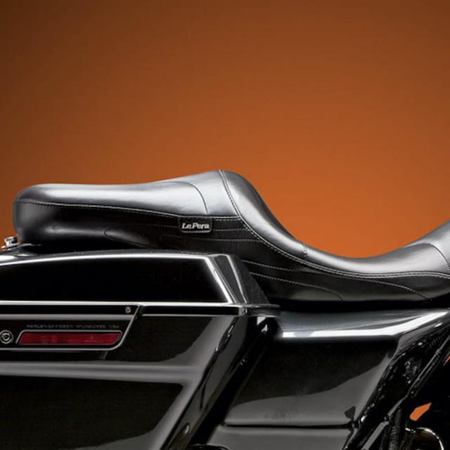 LE PERA SORRENTO STITCH 2-UP SEAT HARLEY TOURING 08-21 WITH PYO/BAGGER NATION GAS TANK - SIDE