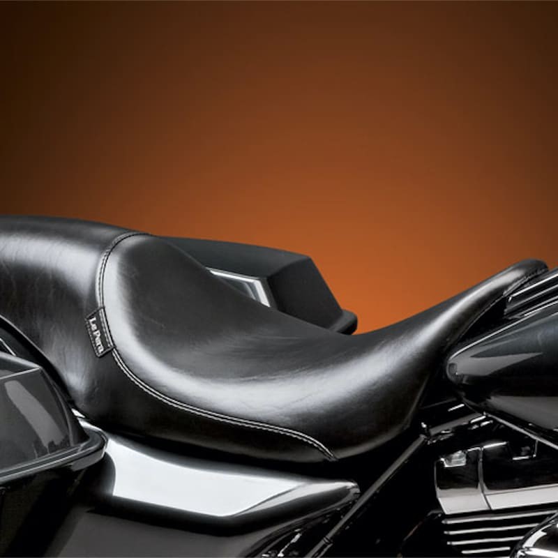 LE PERA SILHOUETTE SMOOTH SEAT HARLEY TOURING 08-21 WITH PYO/BAGGER NATION GAS TANK