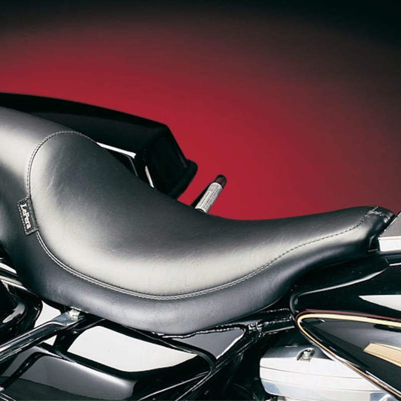 LE PERA SILHOUETTE SMOOTH SEAT HARLEY TOURING 02-07 WITH PYO/BAGGER NATION GAS TANK