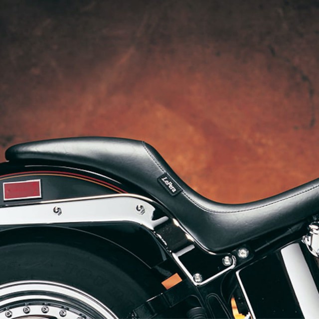 LE PERA SILHOUETTE SMOOTH FULL LENGTH SEAT HARLEY SOFTAIL 00-17 - SIDE