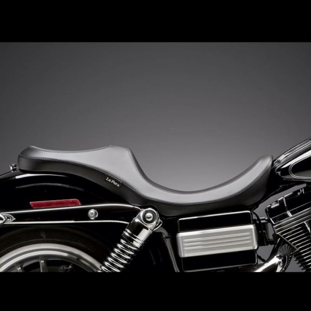 LE PERA VILLAIN 2-UP SMOOTH SEAT HARLEY DYNA - SIDE