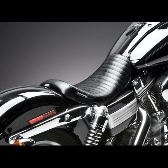 SELLA LE PERA BARE BONES PLEATED SEAT HARLEY DYNA - RETRO