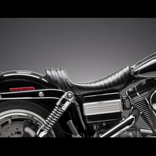 SELLA LE PERA STUBS SPOILER PLEATED SEAT BLACK STRIPES HARLEY DYNA - LATO
