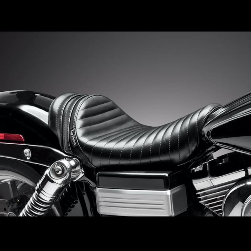 SELLA LE PERA STUBS SPOILER PLEATED SEAT BLACK STRIPES HARLEY DYNA