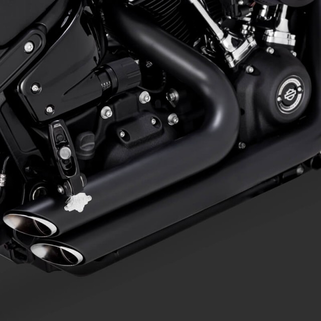 VANCE HINES SHORTSHOTS STAGGERED BLACK EXHAUST SOFTAIL 2018-2021 - DETAIL