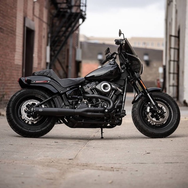S&S SUPERSTREET 2-IN-1 BLACK EXHAUST SYSTEM HARLEY SOFTAIL 2018-2021 - SIDE