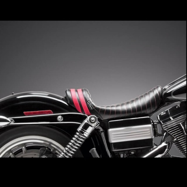 SELLA LE PERA STUBS SPOILER PLEATED RED SEAT BLACK STRIPES HARLEY DYNA 06-17