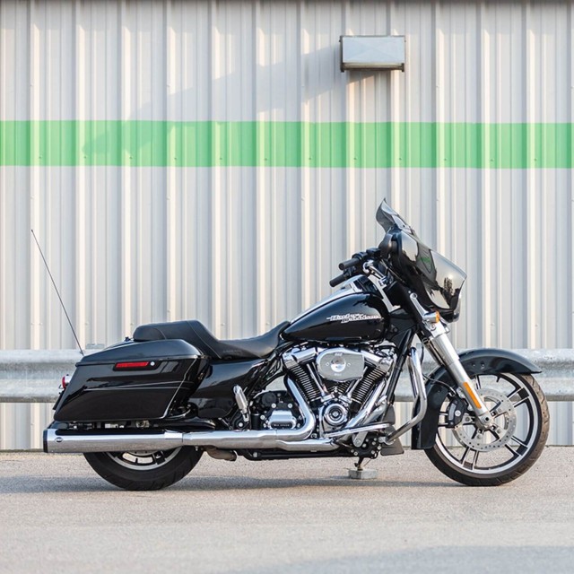 S&S GNX 4.5" SLIP-ON CHROME SLIP-ON MUFFLERS WITH BLACK ENDCAPS HARLEY TOURING 17-21 - SIDE